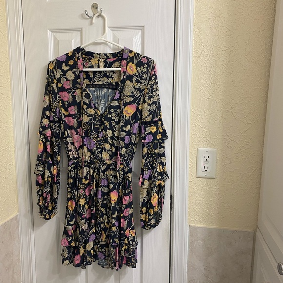 SPELL : Sayulita Long Sleeve Mini Frill Dress - XXS (will fit XS) - Picture 2 of 4